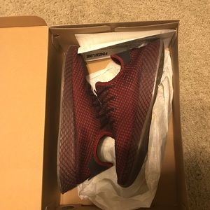 Burgundy deerupt runner 13